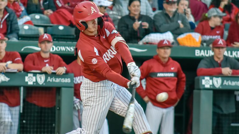 Big innings lift Hogs to series win, sets up Saturday matchup for sweep