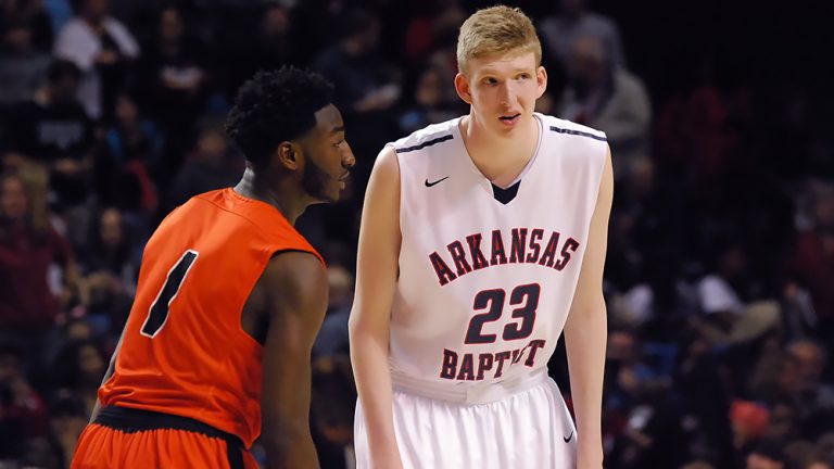 Vanover officially commits to joining Musselman with Razorbacks
