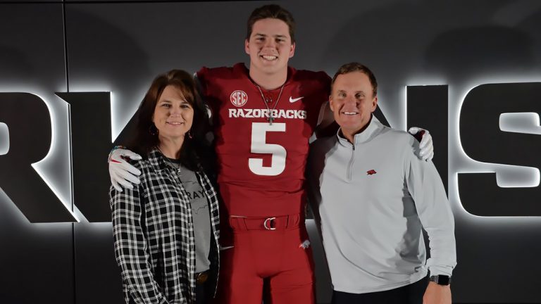 Hogs pick up commitment from really big Texas tight end