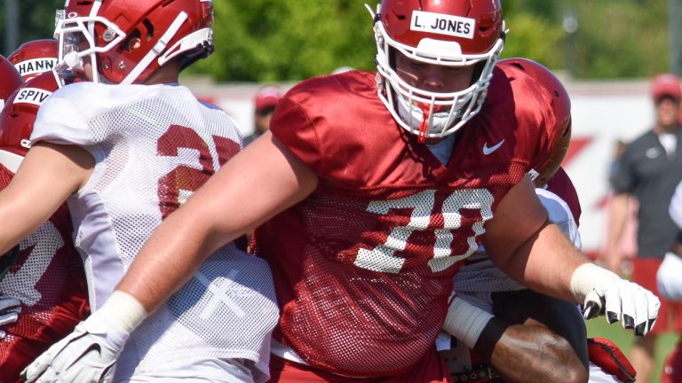 Transfer walk-on Jones given scholarship by Hogs on Tuesday