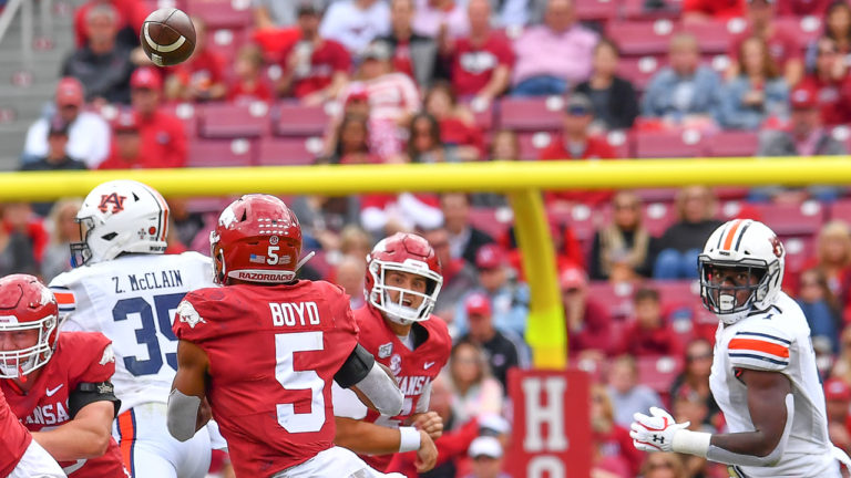 Hogs collapse again in fourth quarter, but not close in loss