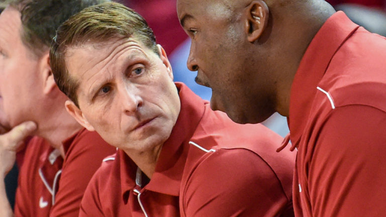 Razorbacks looking to get back on track with road trip to face Vols