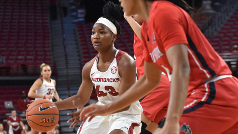 Razorbacks’ Daniels named top freshman for week in SEC