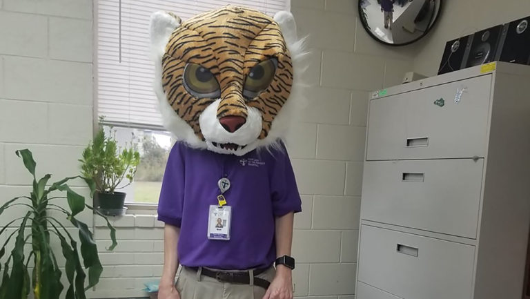 Talking with LSU superfan before Arkansas’ matchup in Baton Rouge tonight