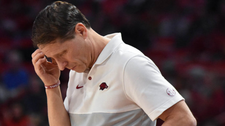 Razorbacks get pushed around in ugly 82-61 road loss against Tennessee