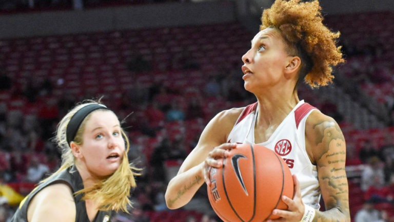 Tolefree continues hot pace leading Hogs to win over Vanderbilt