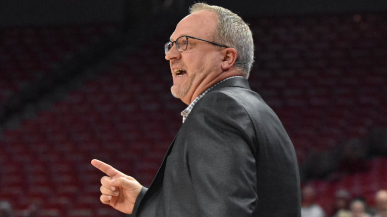 Neighbors previews different Razorback team than he’s ever had