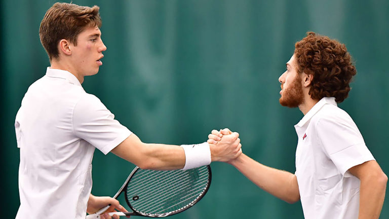 Arkansas gets close, but falls to Oklahoma in road match Friday