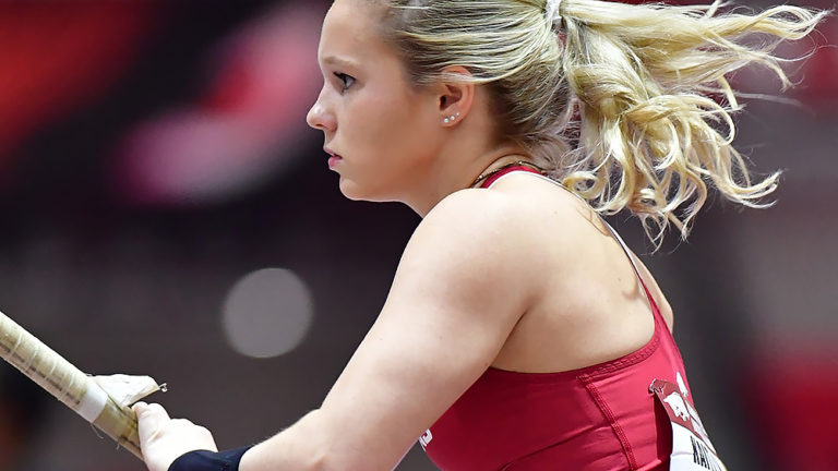 Arkansas’ Banas earns top freshman award after career best performance