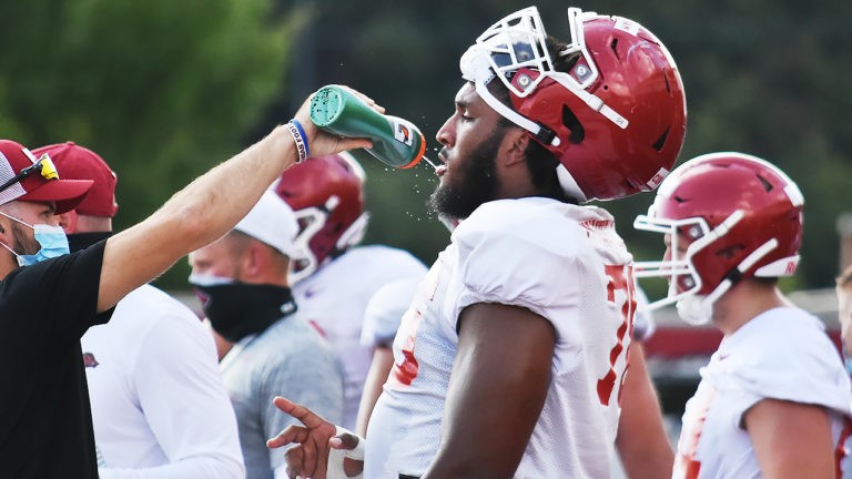 Cunningham makes choice to come back to Hogs for another year