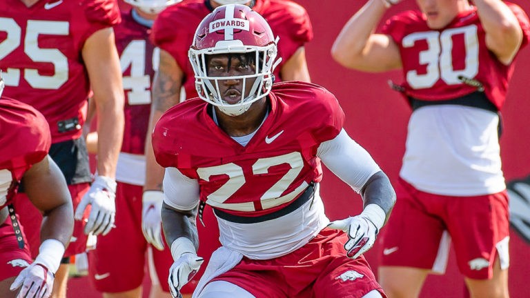Edwards backs out of transfer portal, coming back to Hogs
