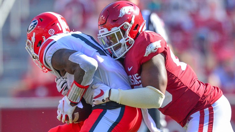 Bulldogs close strong to take a 37-10 win over Razorbacks in opener
