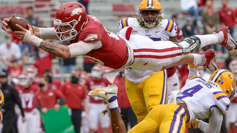 Hogs can’t pull off late drive to get win, fall late to LSU, 27-24