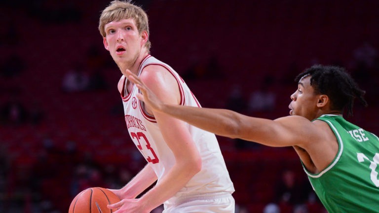 Vanover’s career-high rebounds, balanced offense keys Hogs’ win