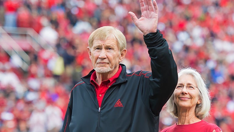 Former All-American, Outland Trophy winner Phillips dies at age 75