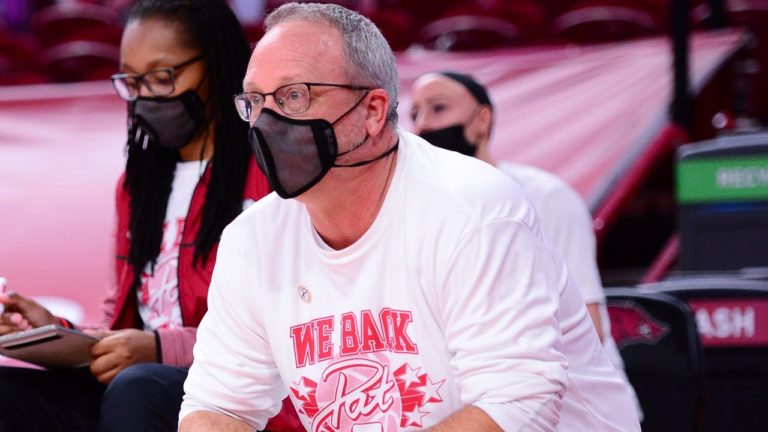 Neighbors gives Hogs day off after 84-80 win over Florida on Thursday night