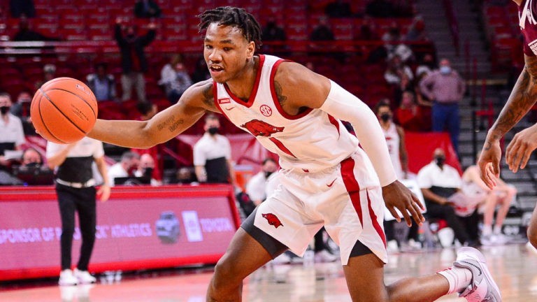 Hogs’ defense carries stumbling offense to ugly win over Bulldogs