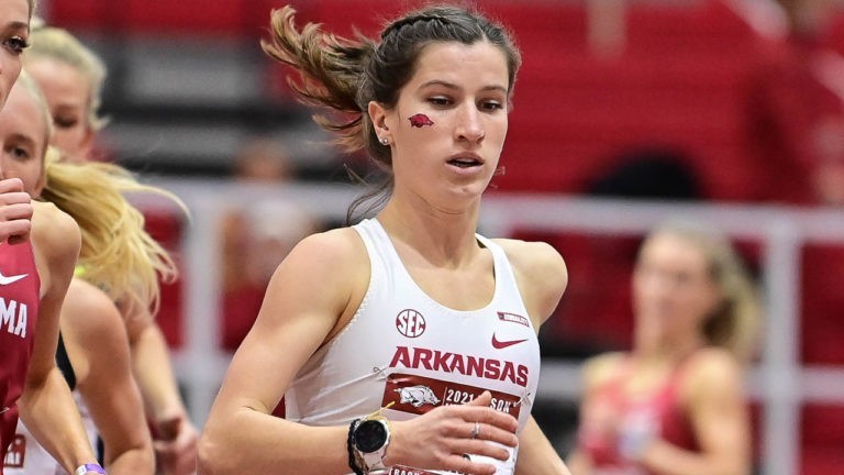 Gear sets new school mark in mile leading Hogs to top team finish