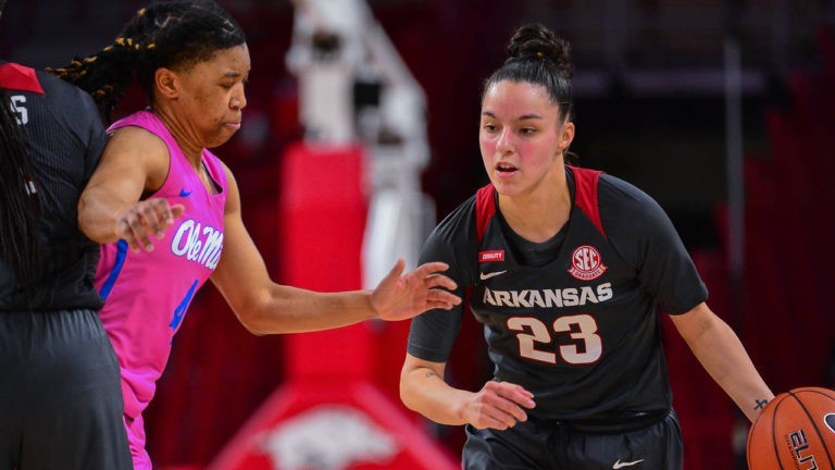 Dungee’s 38 points paces Razorbacks past Ole Miss on Friday night