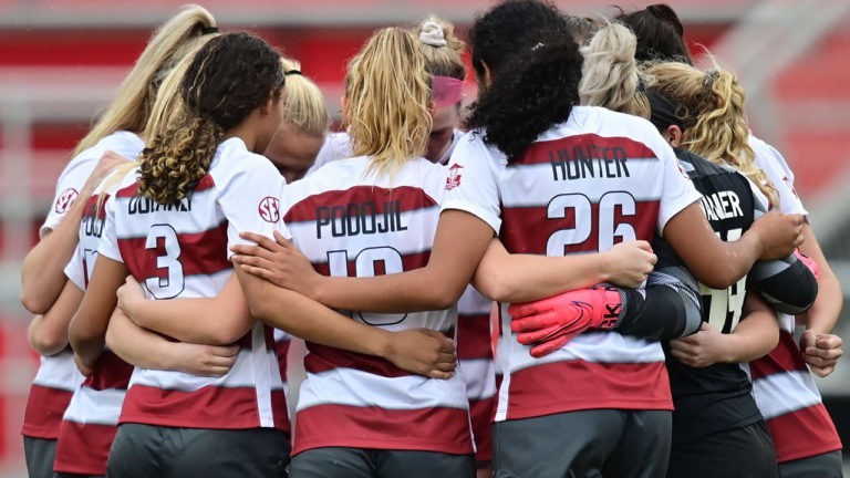 Arkansas gets more shots, but falls to Saint Louis, 3-1