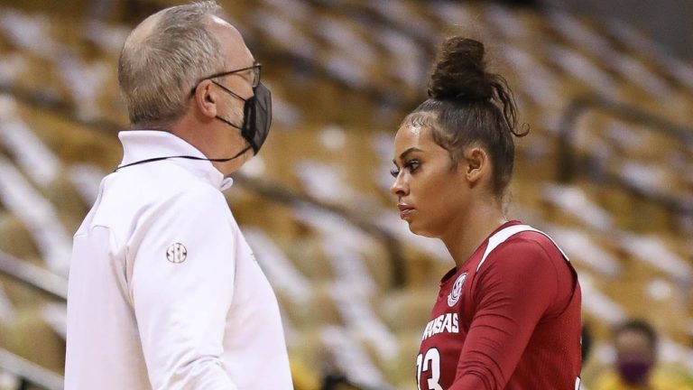 Neighbors after Hogs’ trio of guards get hot, down Missouri for season sweep
