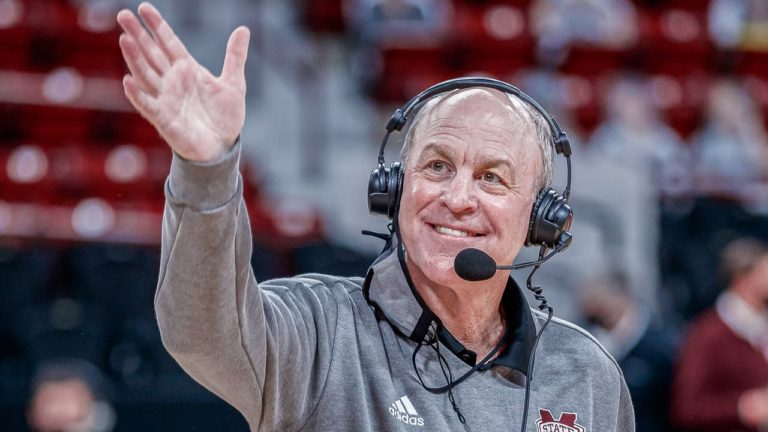 Howland, Leach, complete opposites, but pros, says Bulldogs’ radio announcer