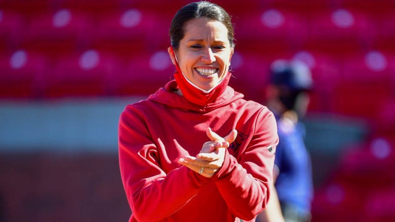 Two big innings pace Razorbacks past Kansas City, 9-3