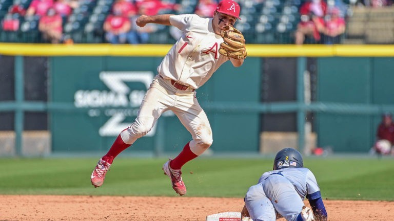 Razorbacks stay perfect with Sunday shutout win