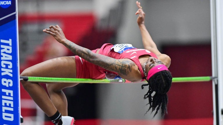 Arkansas qualifies eight for final day of NCAA Indoor Championship