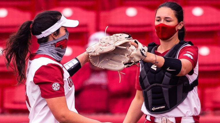 Razorbacks keep rolling with 17th straight win, downing South Carolina