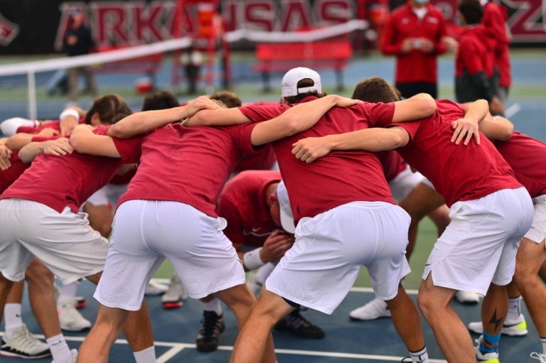Tigers throttle Razorbacks’ men’s tennis, 5-2, on Friday evening
