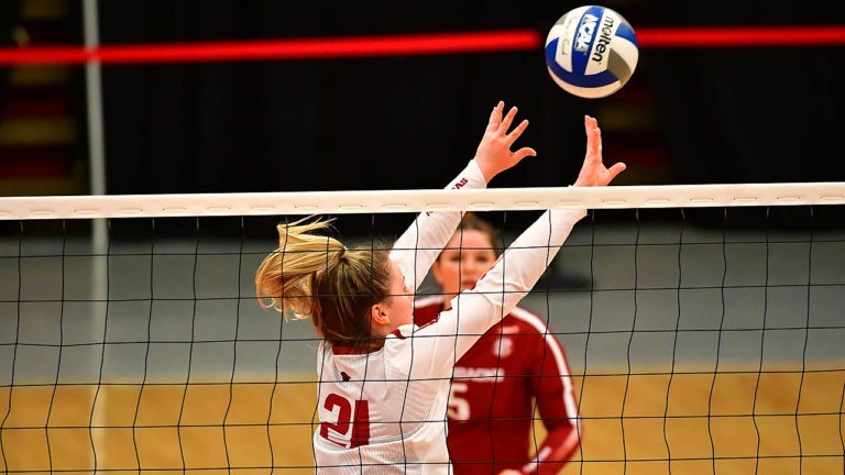 Razorbacks drop series opener at home to Tennessee
