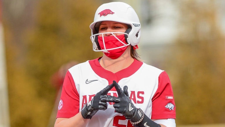 Hogs sweep South Carolina with 3-2 win Sunday afternoon