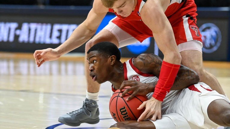 Barrett on Hogs’ run in NCAA, being stuck in Indianapolis