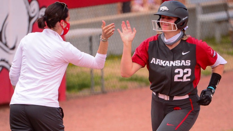 Big third, fourth innings pace Hogs past Bulldogs, 8-7