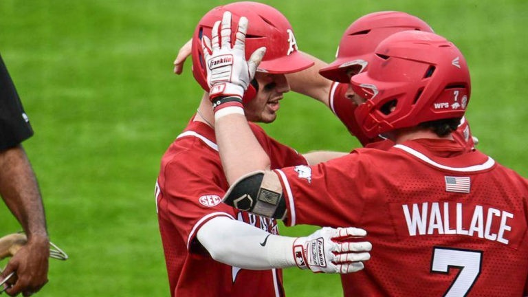 Razorbacks clinch first series road win downing Bulldogs
