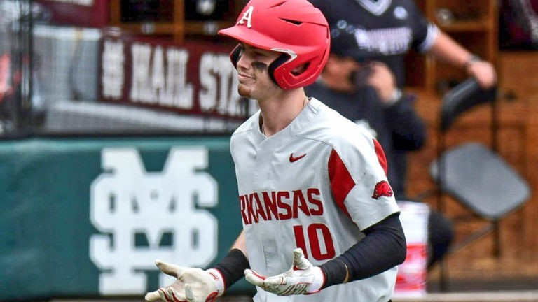 Goodheart’s homer starts Hogs as they sweep Bulldogs
