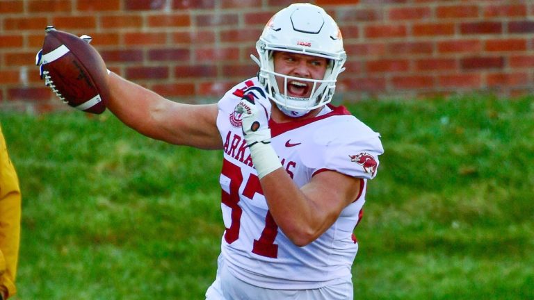Coming back to Hogs for bonus year not hard decision for Kern