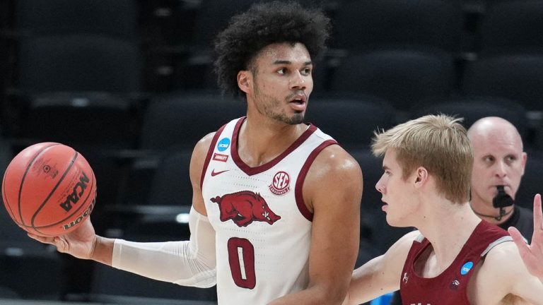 Smith on big night, Hogs advancing to play Red Raiders