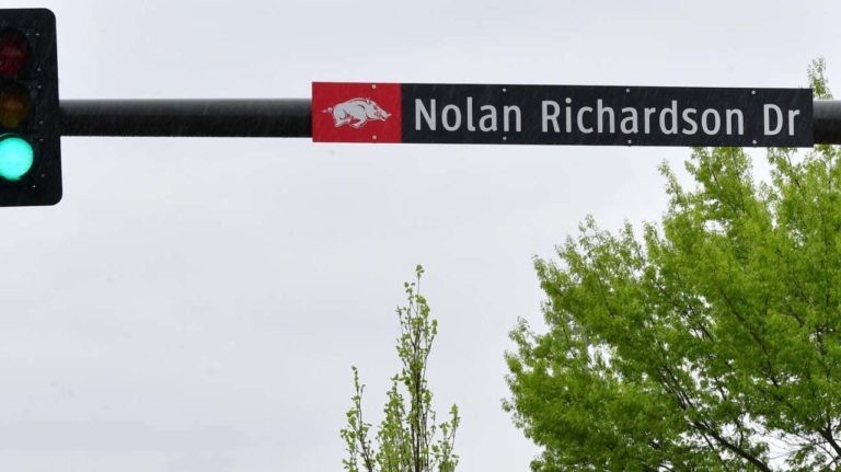 Nolan Richardson Drive unveiled on Arkansas’ campus