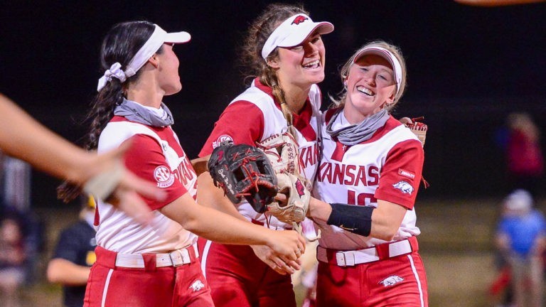 Hogs bats come alive to hammer Missouri, avoiding sweep