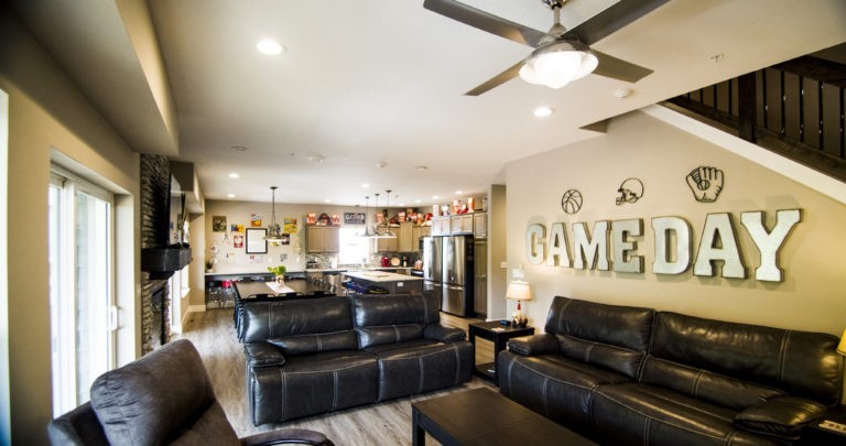 Bud Light Seltzer Morning Rush Podcast – Recapping this weekends’ Hog sports at the Gameday Lodge