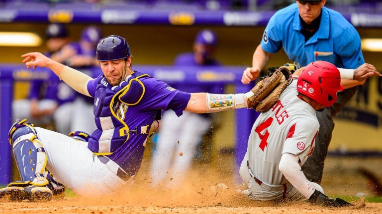 Hogs split doubleheader with LSU for seventh league series win