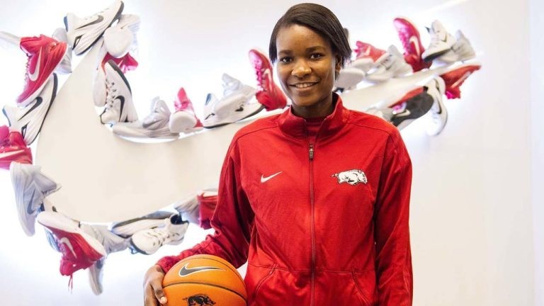 Dauda flips to Razorbacks from Baylor after Mulkey’s exit to LSU