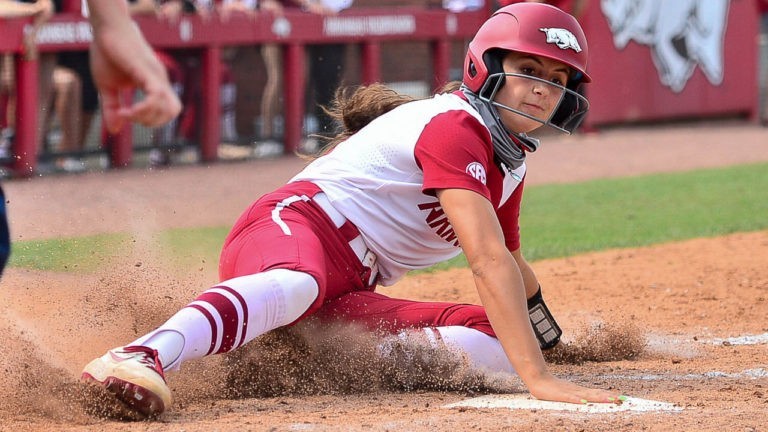 Razorbacks beat Cardinal to advance to Super Regional