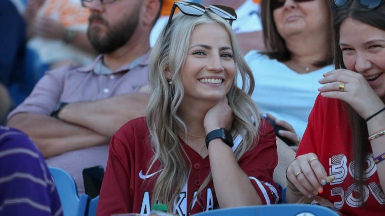 Halftime is LIVE talking NIL, latest Hogs news and more!