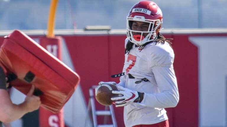 Knox will need to step up for Hogs after Woods’ departure for Oklahoma