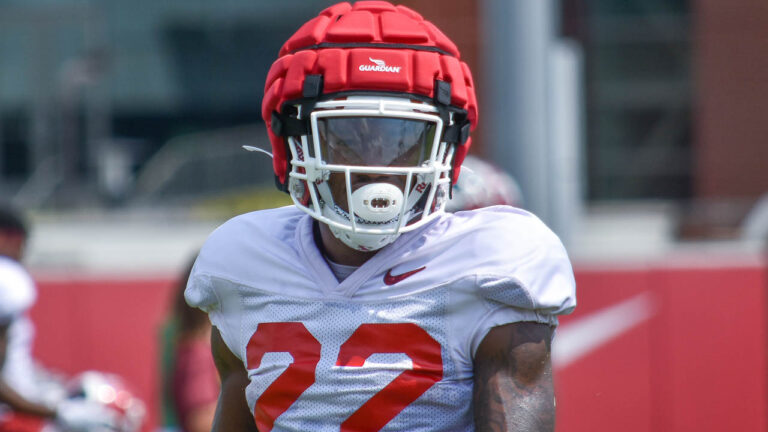 Oglesby, Smith on running backs picking up things quickly