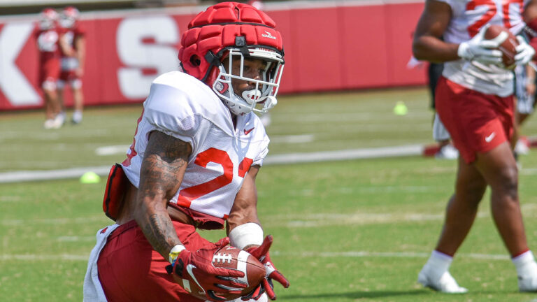 Oglesby got Smith’s attention in about 10.3 seconds, probably