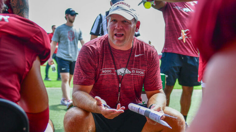 Texas’ Robinson presents challenge for Odom, Razorbacks’ defense